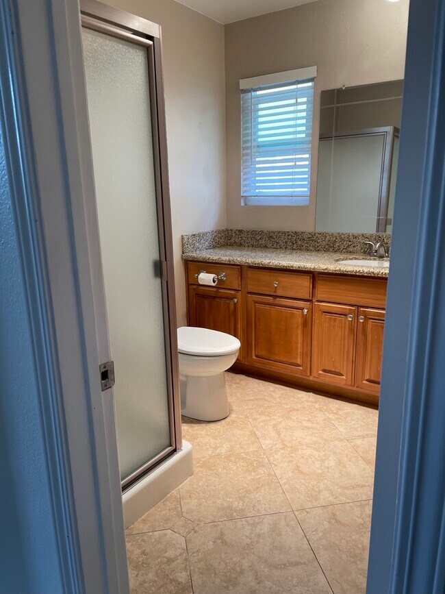 Foto del edificio - 1916 Warfield Ave