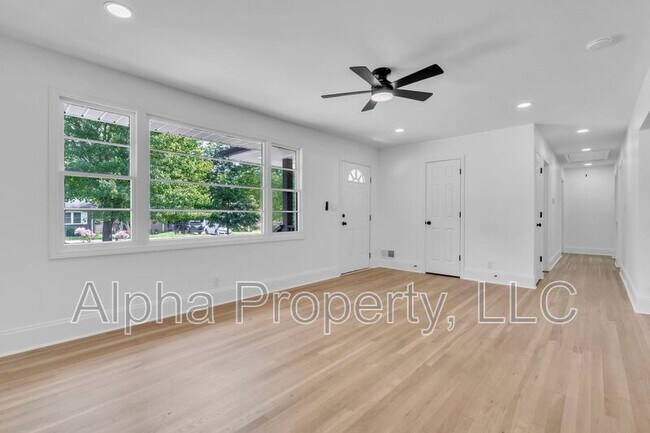 Foto del edificio - 403 Watkins Rd