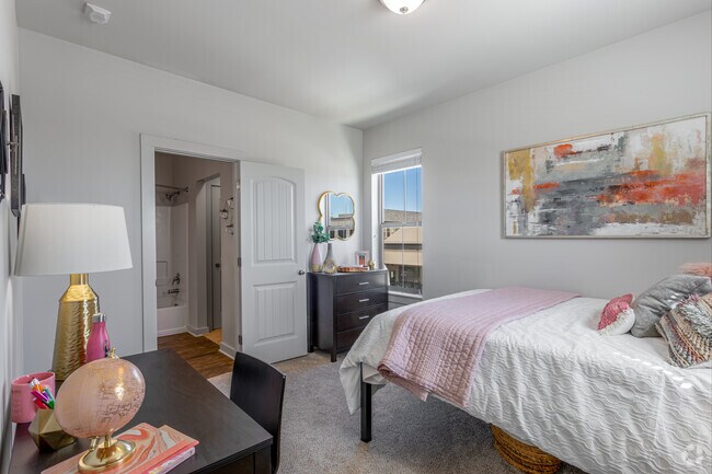 5BR, 5BA - 1,844-1882SF - Townhome - The Arrow Townhomes and Flats