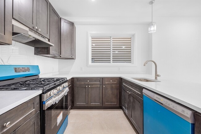 Building Photo - 418 11th St