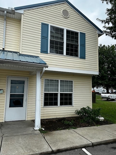 Primary Photo - 694 Garfield Ave