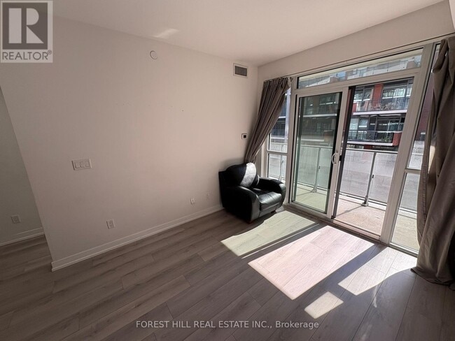 Building Photo - 50 Bruyeres Mews