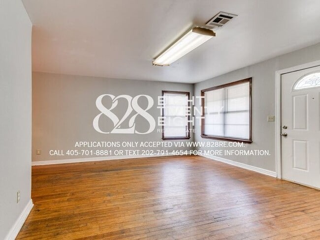 Building Photo - Cozy 2 Bed/1 Bath Single Family Brick Home...