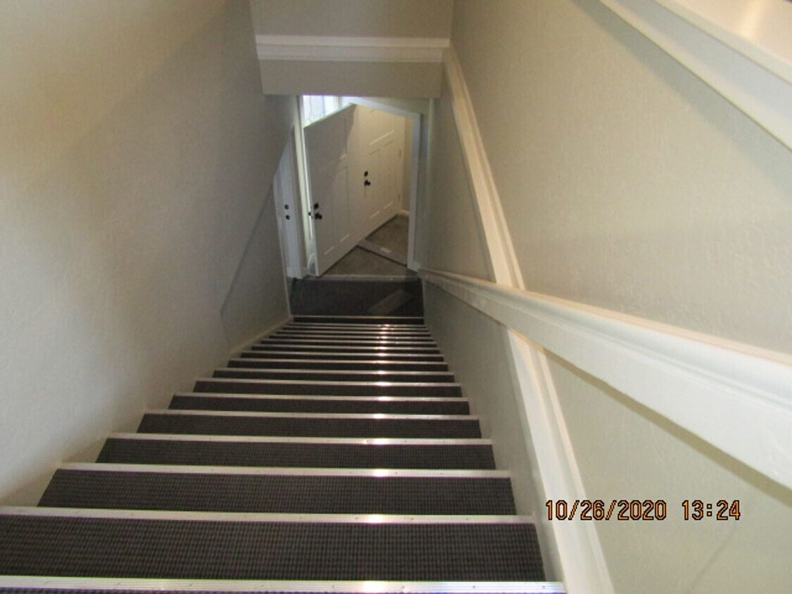 Primary Photo - *** Prime Office Space Available Now ! ***...