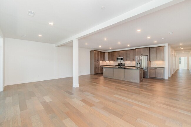 Foto del edificio - 617 Manhattan Blvd