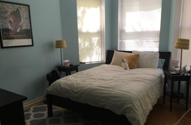 Foto del edificio - 3221 N Kenmore Ave