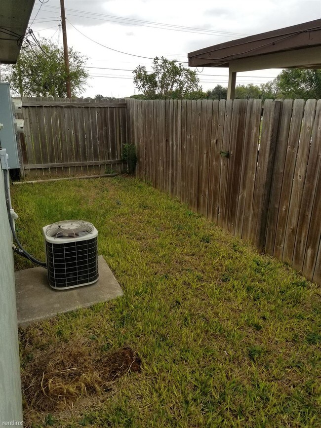 Building Photo - 2 br, 1 bath  - 725 W Matz Ave A