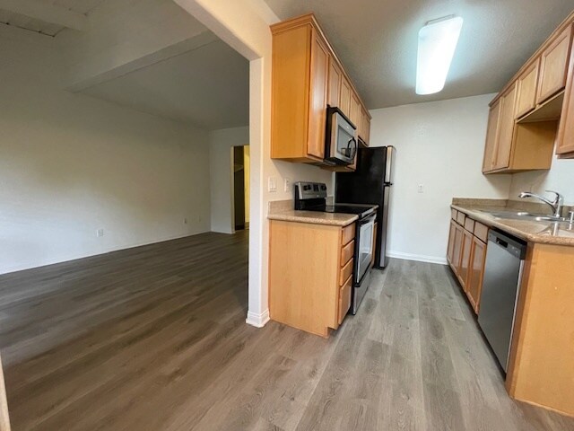 Kitchen and living room open flow - 2360 Paseo De Laura