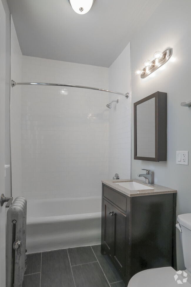 Studio, 1 BA - Bathroom - Everett Hyde Park