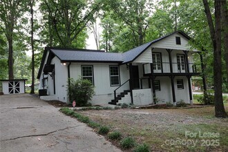 Building Photo - 310 Chaney St