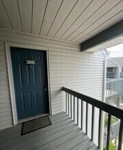 Building Photo - 2046 Lucas Ln