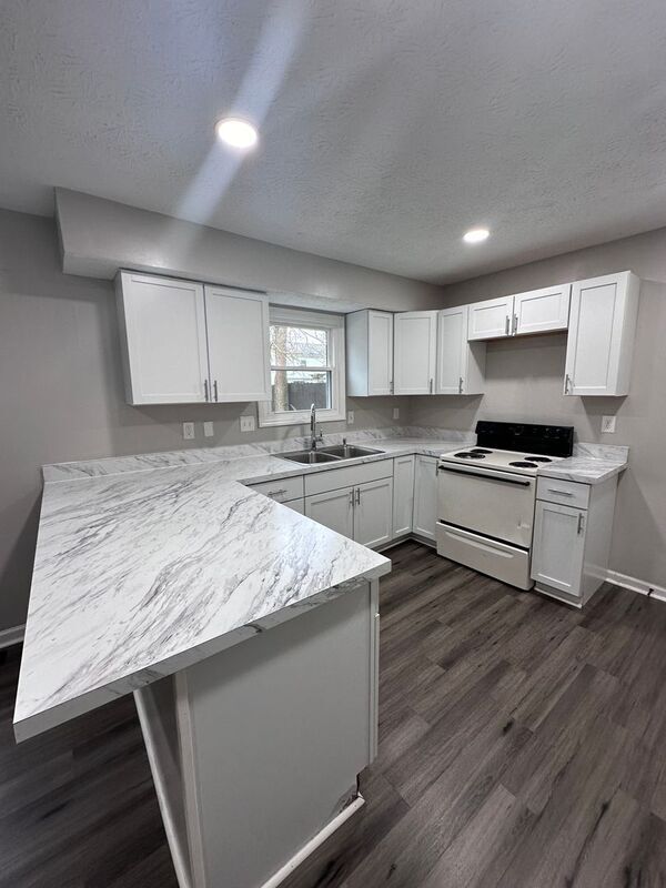 Building Photo - 1811 Hightower Dr