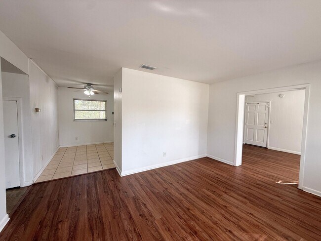 Building Photo - *MOVE-IN SPECIAL: HALF OFF FIRST FULL MONTH OF RENT* Sweet 3/1 Ranch Style Home in Arlington