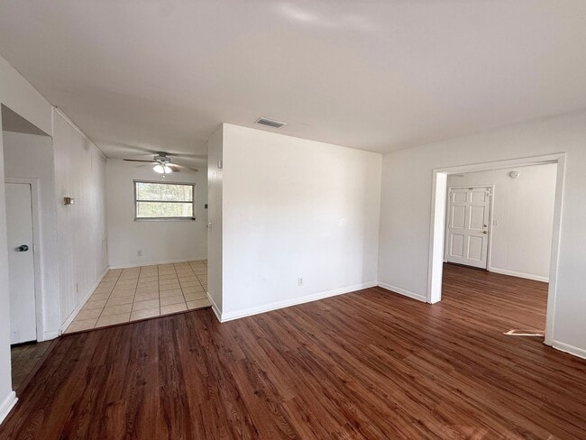 Foto del edificio - *MOVE-IN SPECIAL: HALF OFF FIRST FULL MONTH OF RENT* Sweet 3/1 Ranch Style Home in Arlington