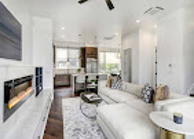 Building Photo - Residences at West Oaks