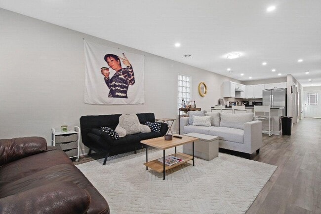 Foto del edificio - 1709 W State St