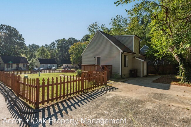 Building Photo - 3 br, 2 bath House - 2 Tiffany Pl