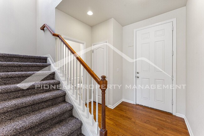 Foto del edificio - Spacious Home with Fenced Yard and Central AC