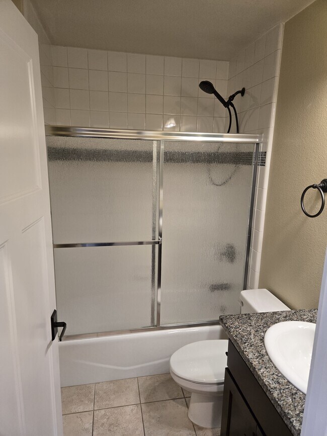 Foto del edificio - 326 Creekview Way