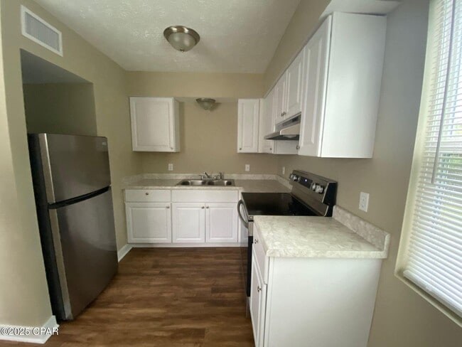 Building Photo - 6413 Winona St