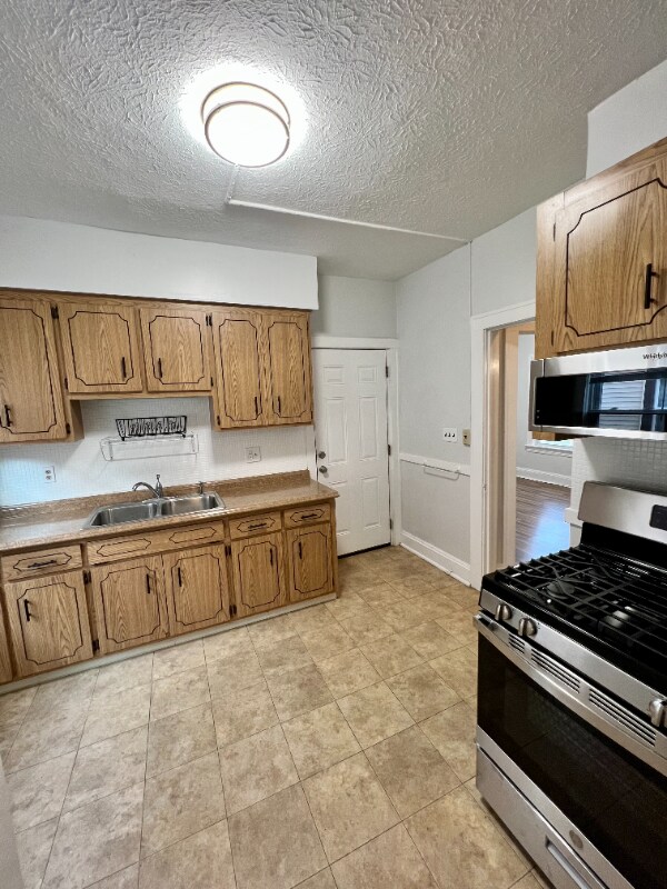 Foto del edificio - 2165 Chesterland Ave