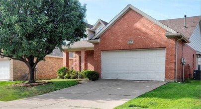 Building Photo - 2136 Carlotta Dr