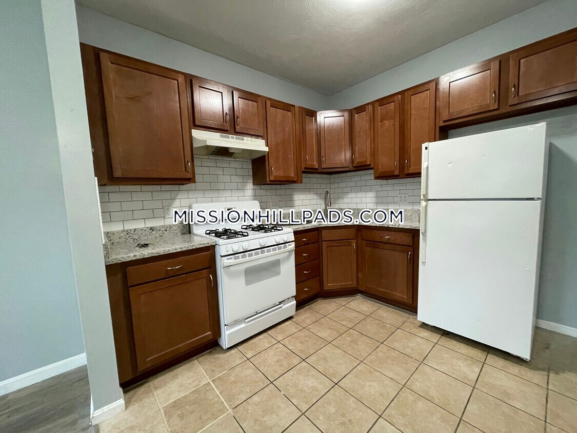 Roxbury Apartment for rent 4 Bedrooms 1.5 Alquileres en Boston