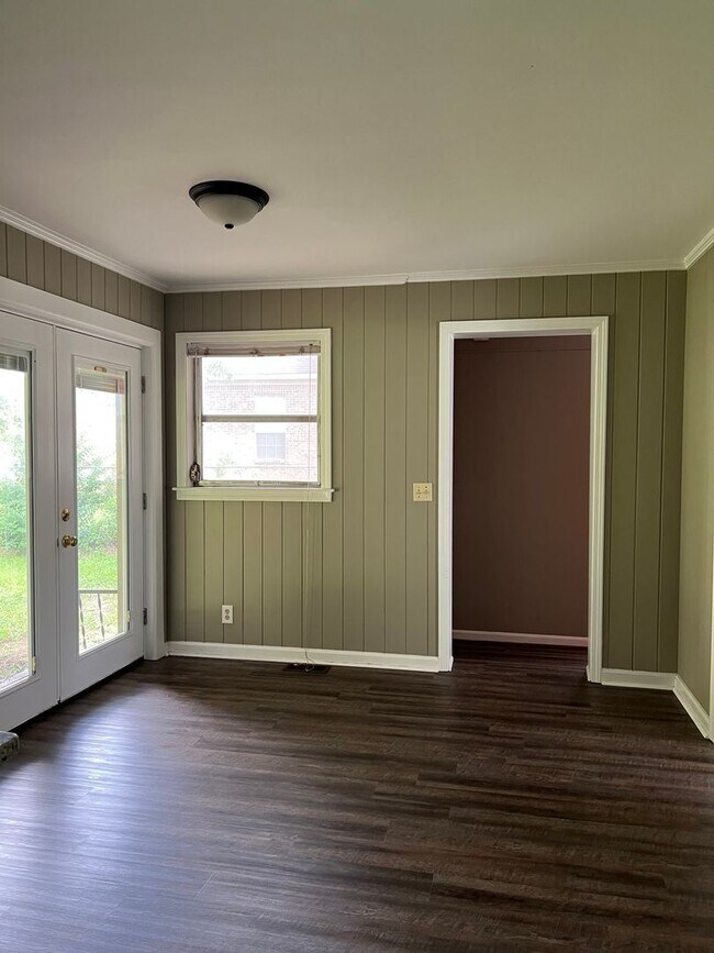 Foto del edificio - 3 br, 1 bath House - 911 E Lee St