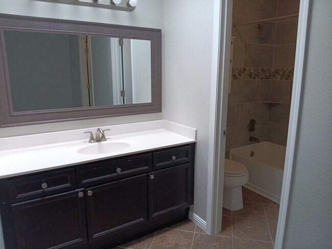 Foto del edificio - 3 Bedroom, 2.5 Bathroom Home! Schedule a Showing!