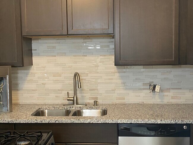 Foto del edificio - 2725 E 130th St