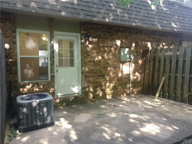 Building Photo - 687 N Betty Jo Dr
