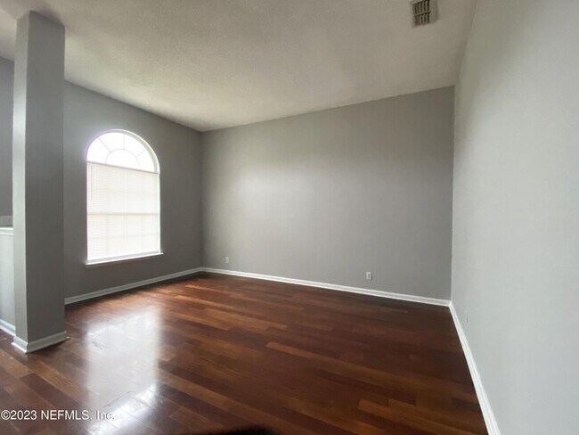 Building Photo - 12976 Chets Creek Dr N