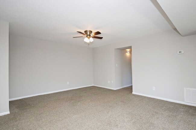 Building Photo - Four Seasons Condo Near Rt 29 Shopping & D...