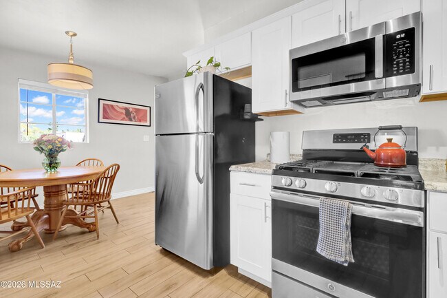 Building Photo - 4038 E 17th St