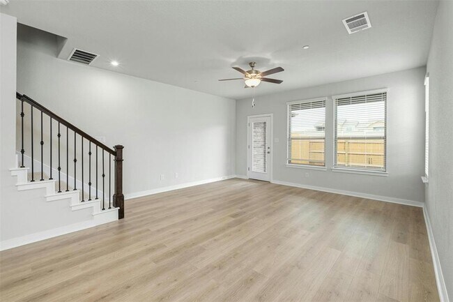 Foto del edificio - 2500 Forest Creek Dr