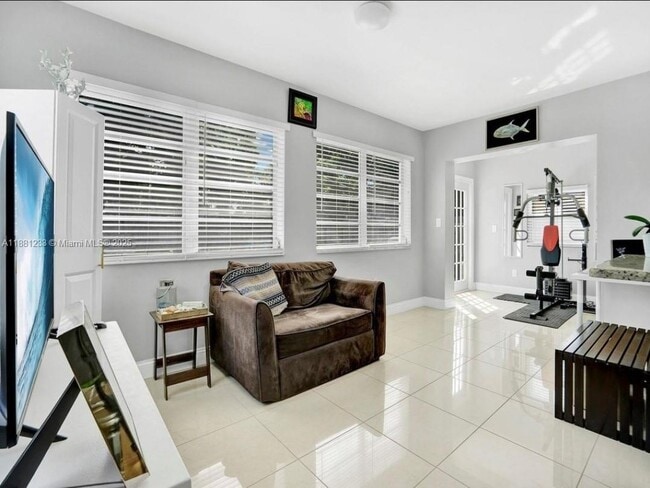 Foto del edificio - 6930 SW 12th St