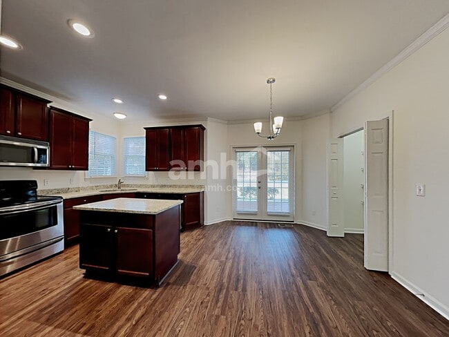 Building Photo - 925 Alba Rose Ave