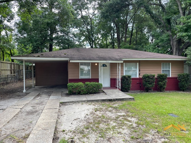 Photo - 2808 Southwood Dr House