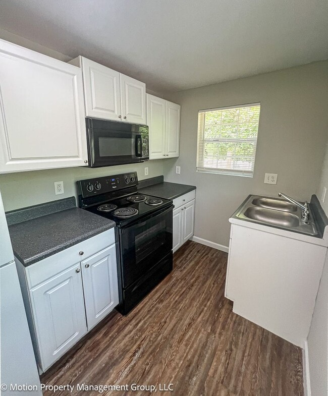 Building Photo - Cozy Warner Robins Home That Won’t Last Long