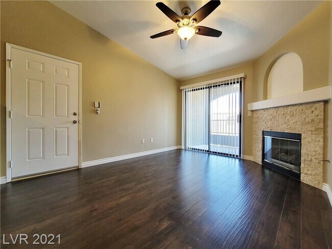 Foto del edificio - 950 Seven Hills Dr