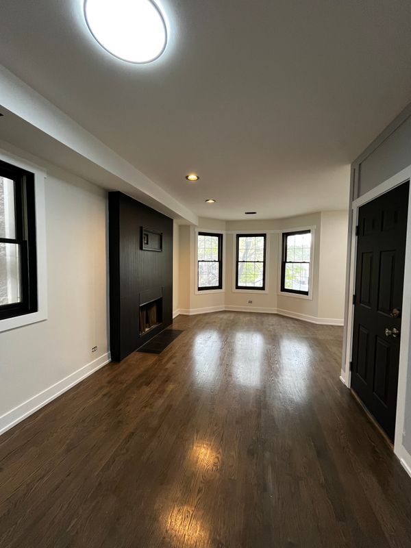 Building Photo - 3316 N Damen Ave