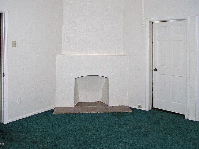 Foto del edificio - 2422 E 4th St