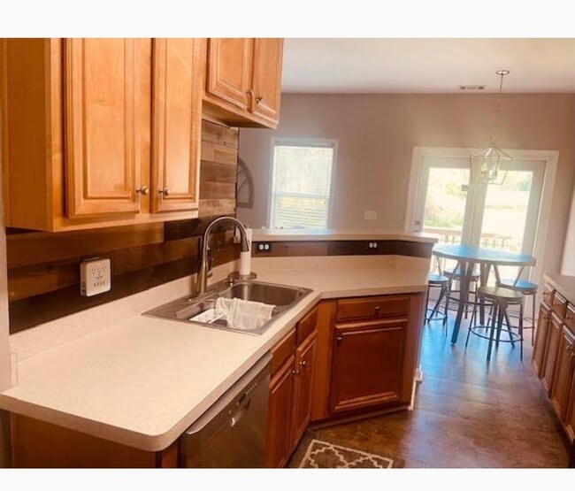 Building Photo - 141 Mill Pond Xing