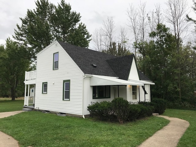 Front of House Side View - 2001 Sweet Home Rd