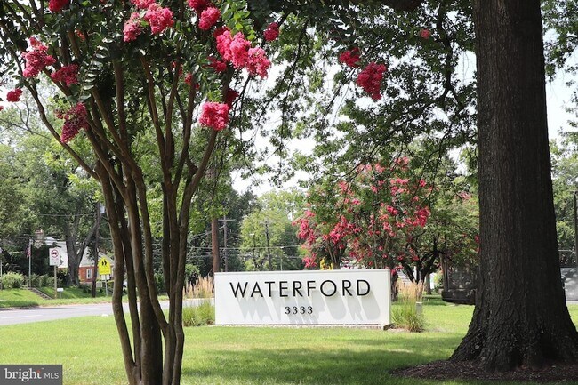 Foto del edificio - 3333 University Blvd W