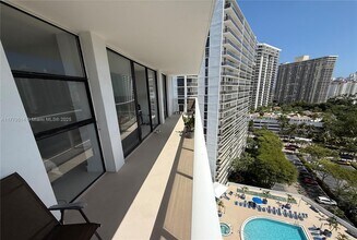 Building Photo - 3701 N Country Club Dr