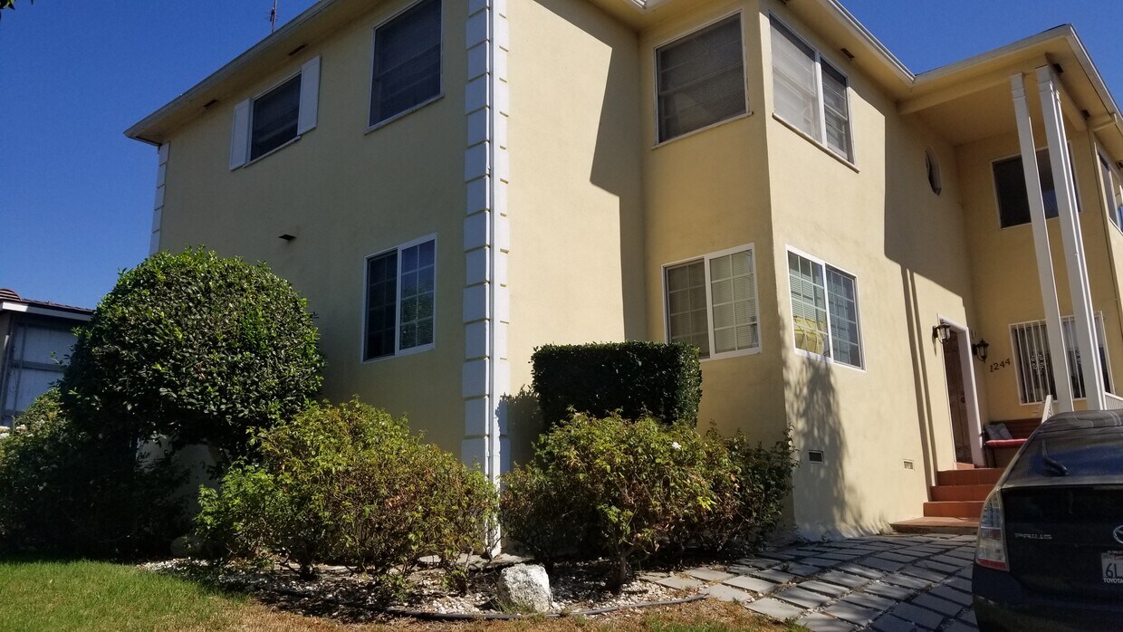 Foto principal - 1244 S Dunsmuir Ave