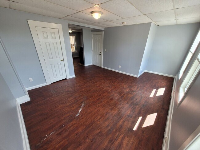 Building Photo - $1475 - 1 Bed / 1 Bath Apartment in Downtown Manchester with All Utilities Included