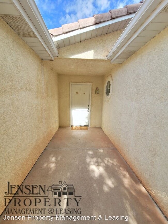 Building Photo - 3 br, 2 bath House - 787 North Warm Spring...