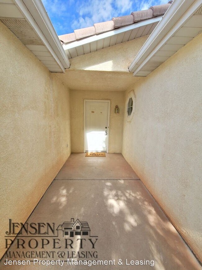 Foto del edificio - 3 br, 2 bath House - 787 North Warm Spring...